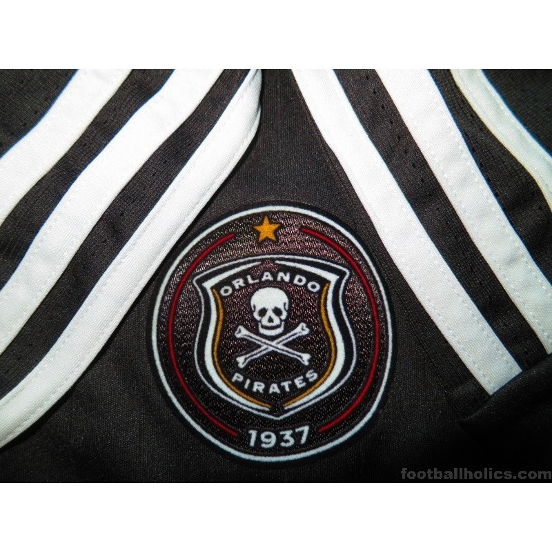 Orlando Pirates unveil new home and away kit for 2016/17 season